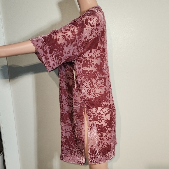 Arizona Jean Company Red Velvet Robe with Wide Sleeves - Picture 3 of 9